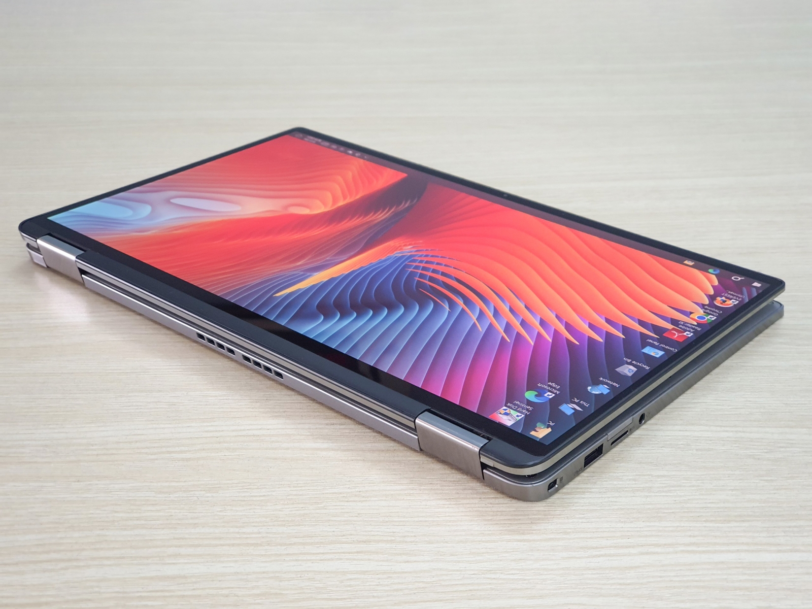 laptop dell xoay lật
